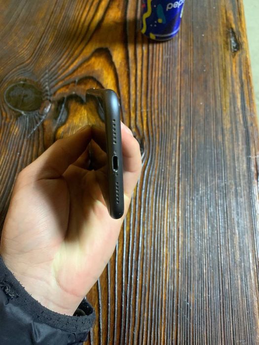 Продам 11 айфон 128