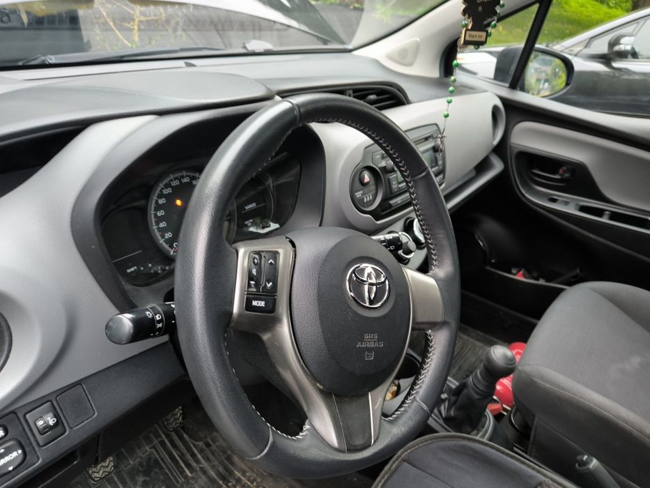Toyota Yaris III czarna benzyna