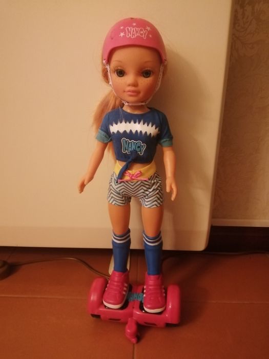 Boneca Nancy, hoverboard