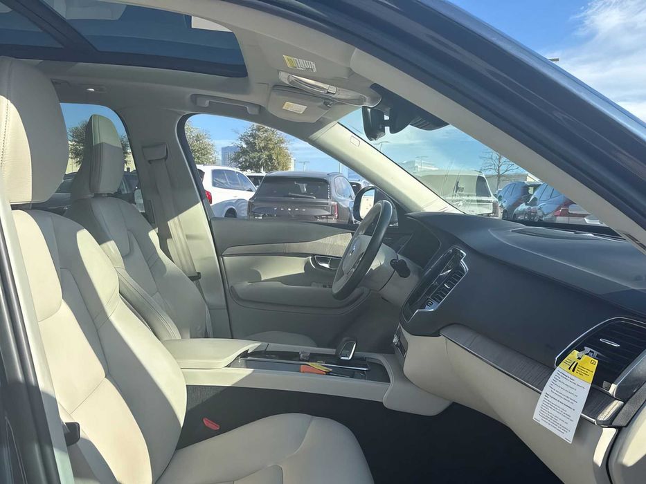 Volvo XC90 B6 Plus Bright Theme 7-Passenger      2023