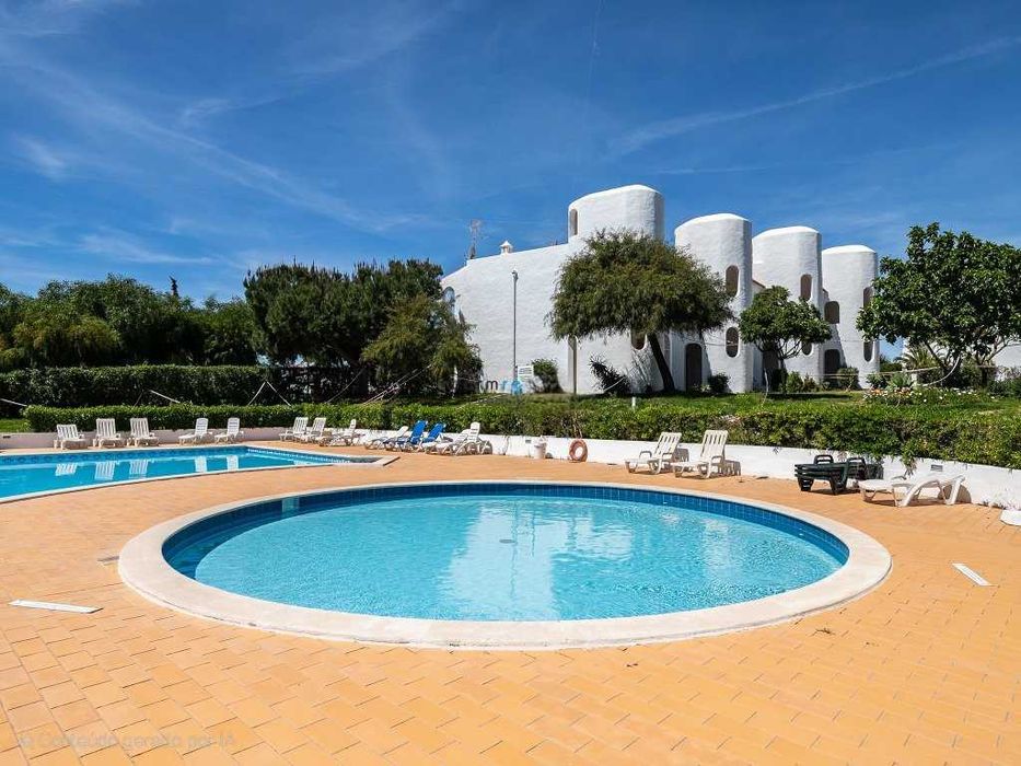 Aluga-se para férias T2 com piscina e arcondicionado de 15 Sembro a 30 Outubro