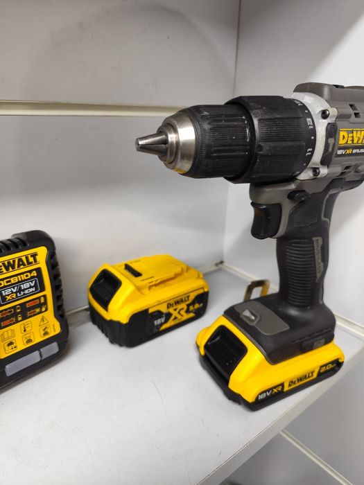 DeWal DCD 100 з ударом шуруповерт безщітковий акумуляторний