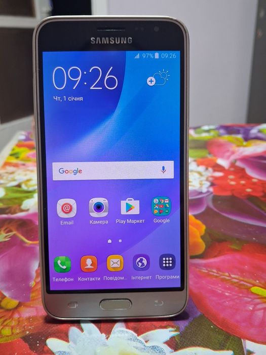 Продається телефон самсунг j3