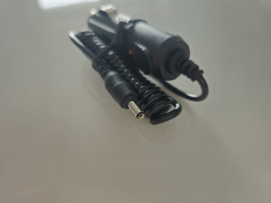 Kabel samochodowy do zapalniczki.