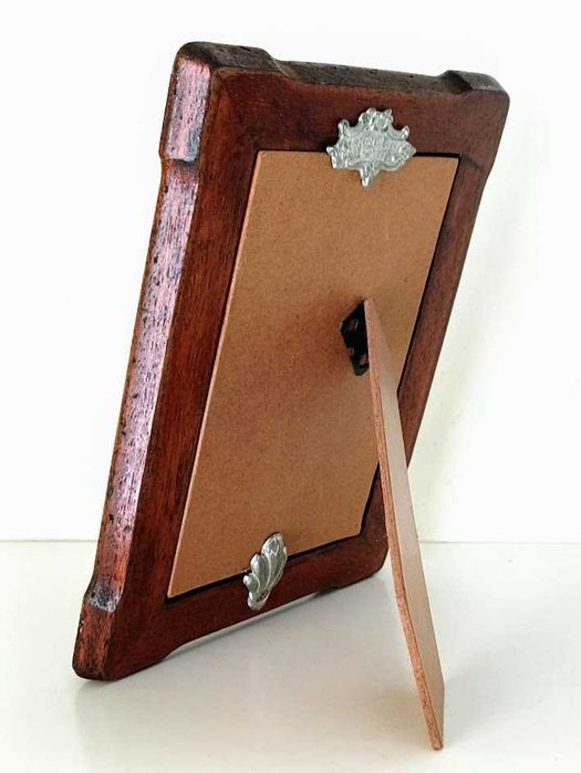 Moldura nova em madeira com aplicações em estanho puro