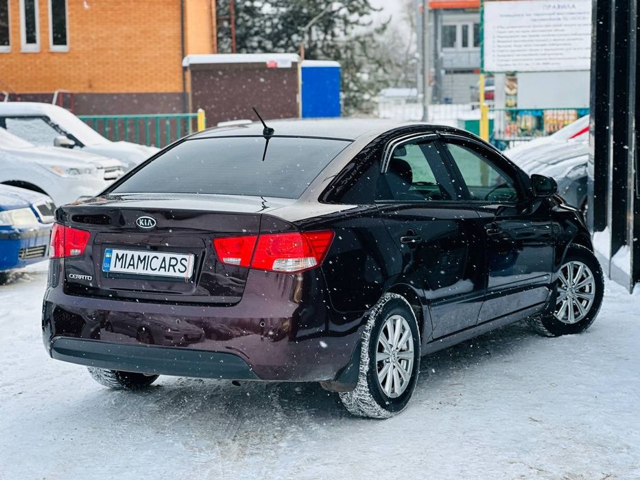 Kia Cerato 1.6 бензин   2011рік  відмінний стан від власника
