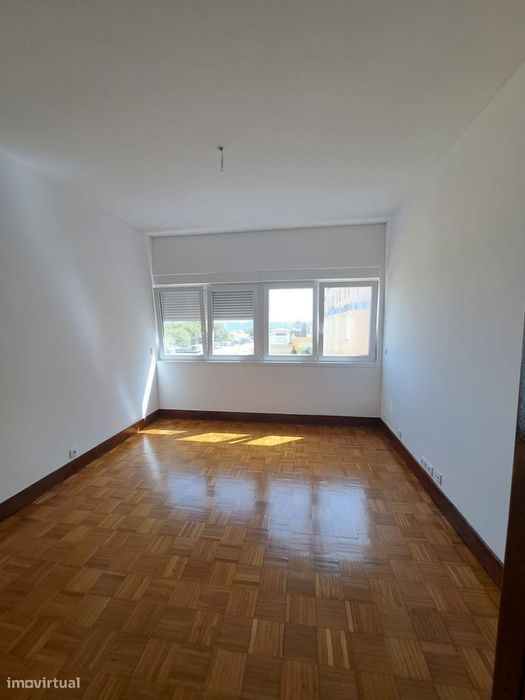 T2 Arrendamento Restelo