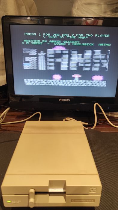 Stacja dyskietek Commodore 1541 II w Kartonie