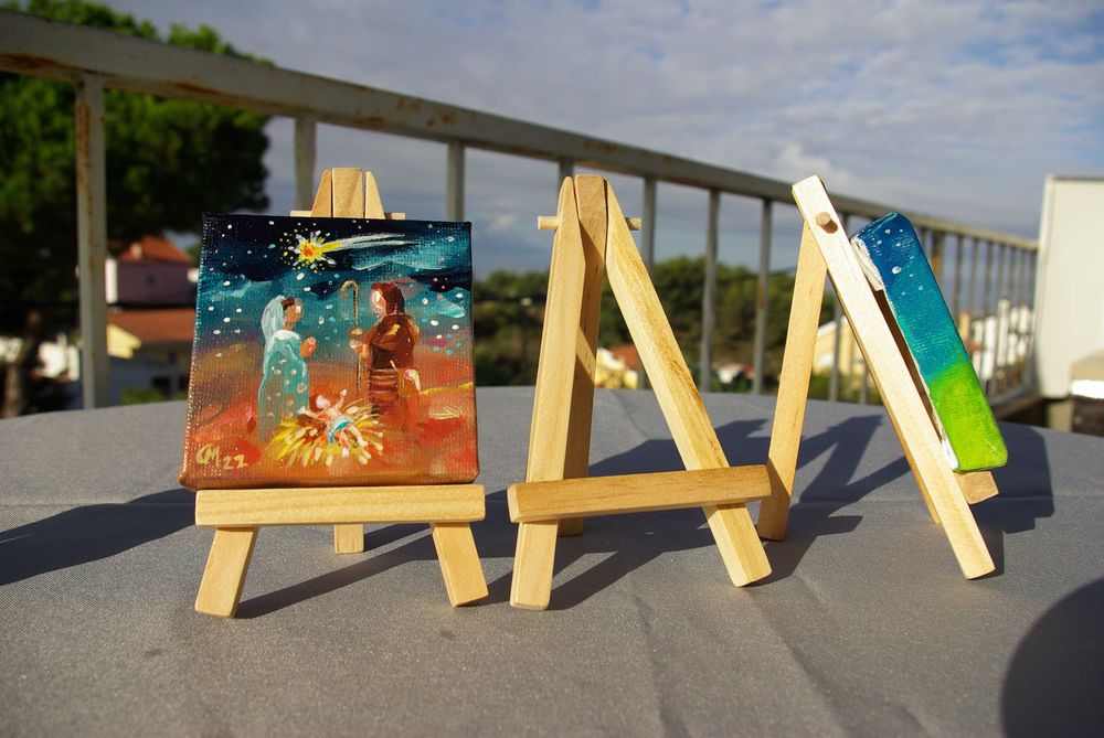 Presépio miniatura pintado a acrílico sobre tela com cavalete incluído