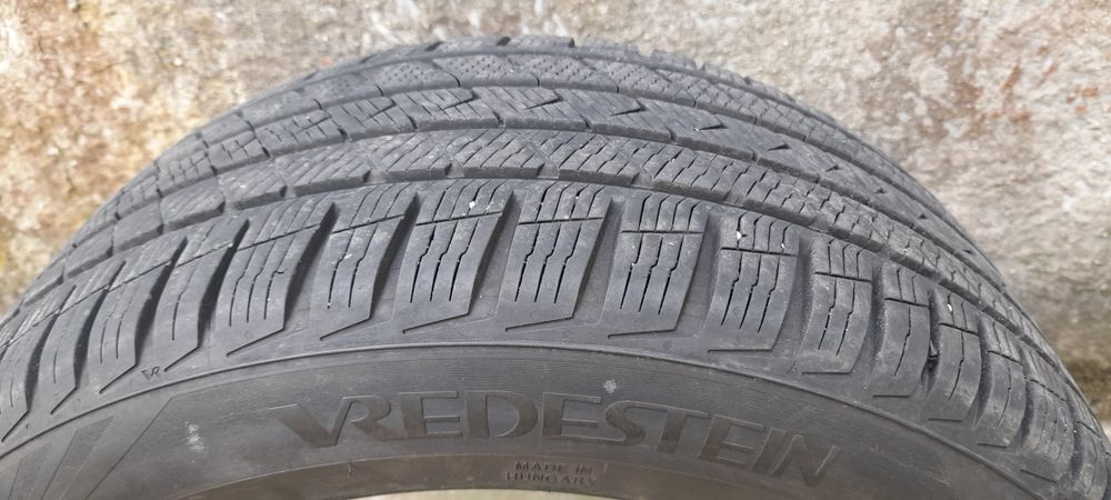 Pneus 245/ 45/ 17  muito piso VREDESTEIN  bom estado