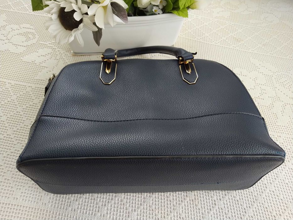 Mala azul e dourada, elegante!