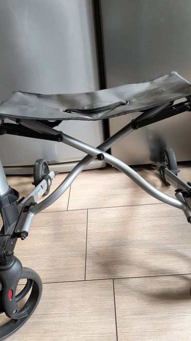 Chodzik YOLA firmy Timago,aluminiowy składany.