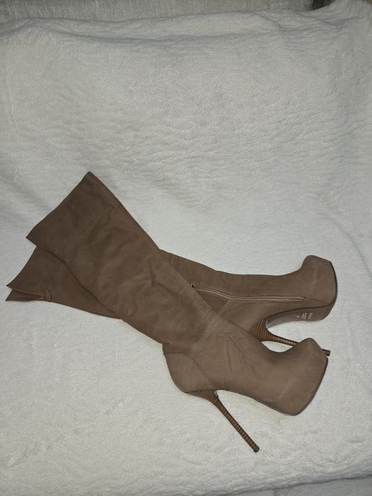 Kozaki Kazar 38 zamsz beżowe