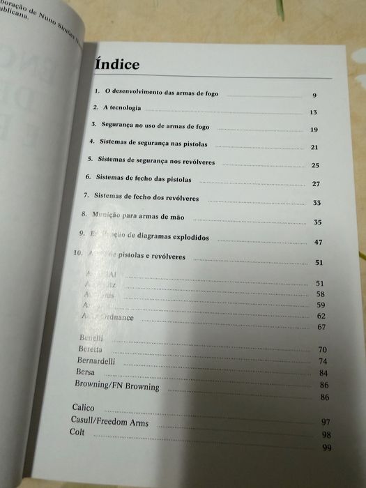 Livro enciclopedia das pistolas e revolveres