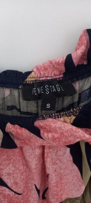 Sukienka z odkrytymi ramionami Feme Stage S / 36