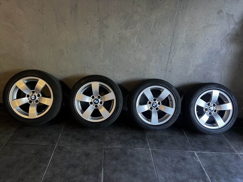 Jantes BMW originais e sem empenos com pneus premium 245/45/R17 99Y prontos a circular