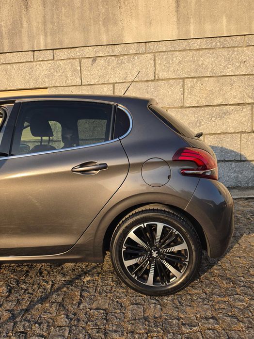 Peugeot 208 1.2 PureTech 110cv (2019) – Edição Especial