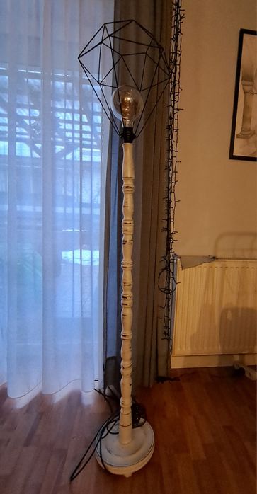 Lampa stojąca podłogowa
