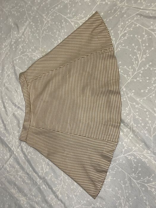 Міні-спідниця бренду Monki