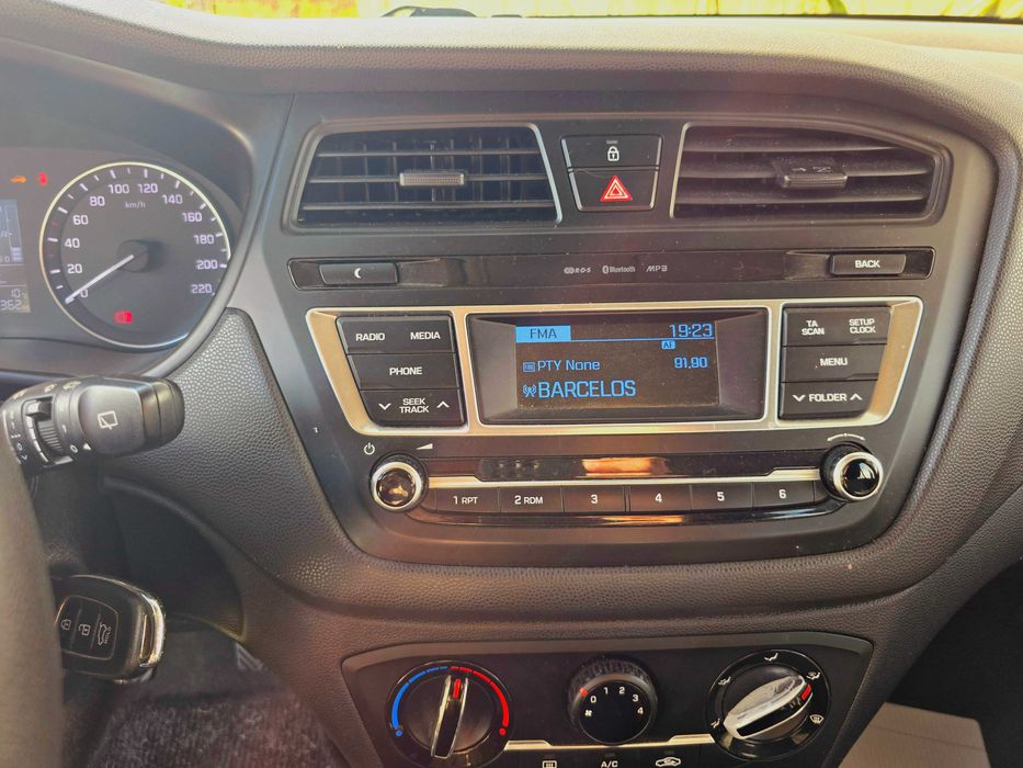 Hyundai i20 1.1 CRDI – 2017 - 2 Lugares