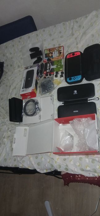 Nintendo Switch OLED (Como Nova) + Garantia + EA Sports FC 25 + Extras