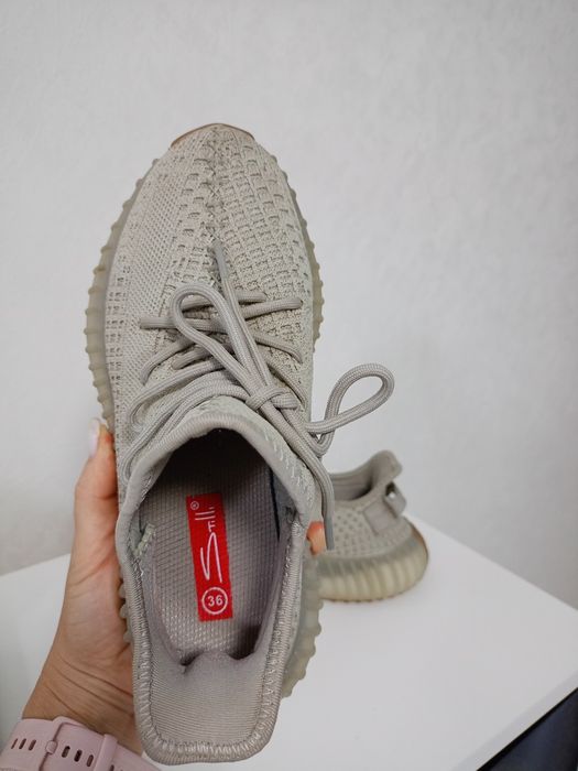 Кросівки Adidas Yeezy/ізіки