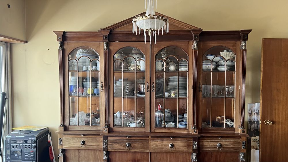 Louçeiro Antigo de Sala em Madeira Maciça com Vitrines