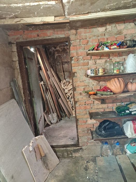 Продаётся гараж кооператив комунар.Возле 24этажки