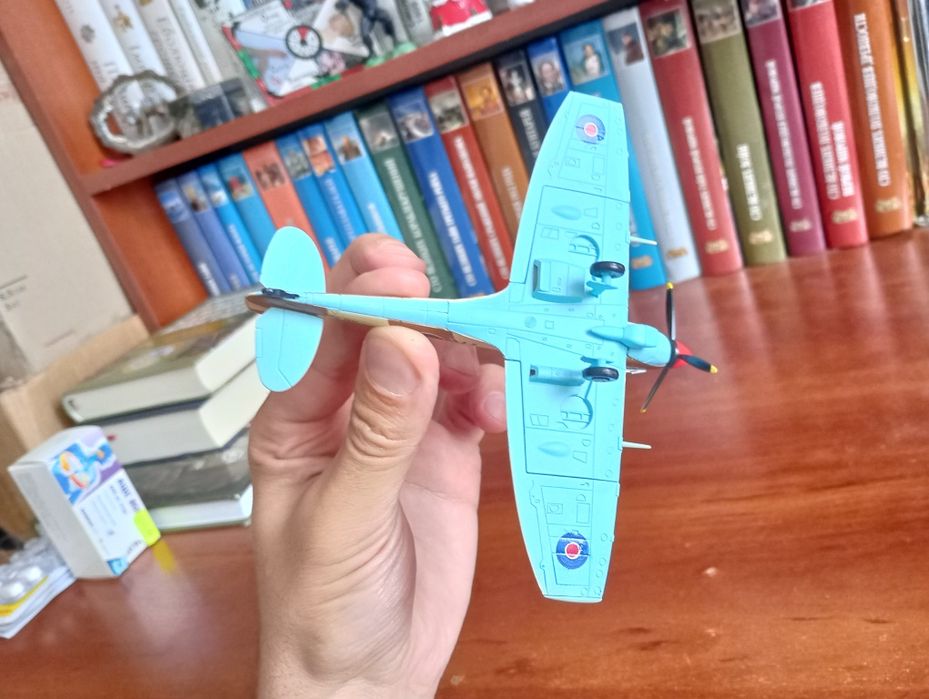 Модель Истребителя Спитфайр 1/72