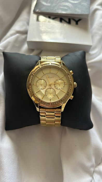 Zegarek damski z cyrkoniami DKNY - idealny