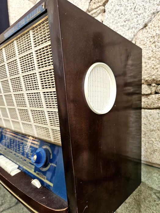 Rádio La Voix de Son Maitre