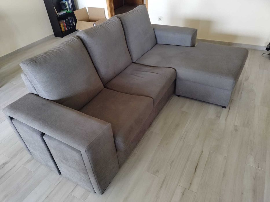 Sofá cinzento usado