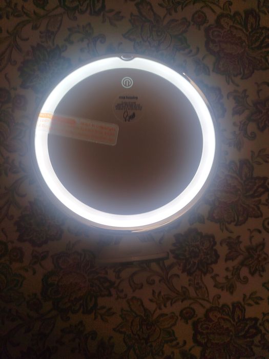 Косметичне дзеркало з LED-підсвіткою та 5x збільшенням