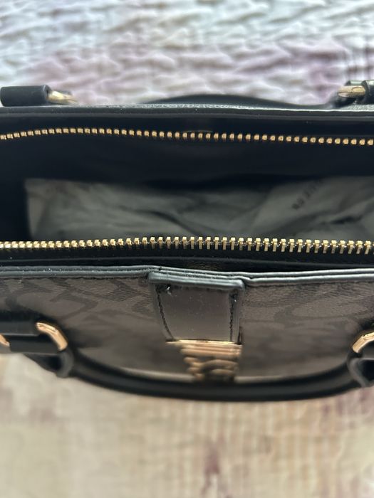 Bolsa feminina marca GUESS nova