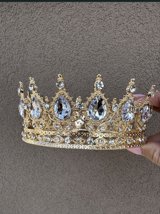 Корона на торт оренда