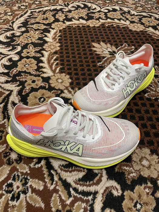 Продам кросівки Hoka