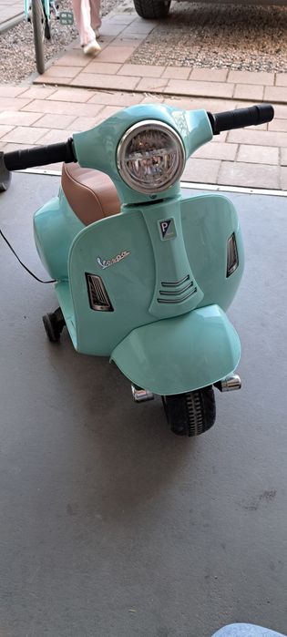 Skuter vespa elektryczny dla dzieci