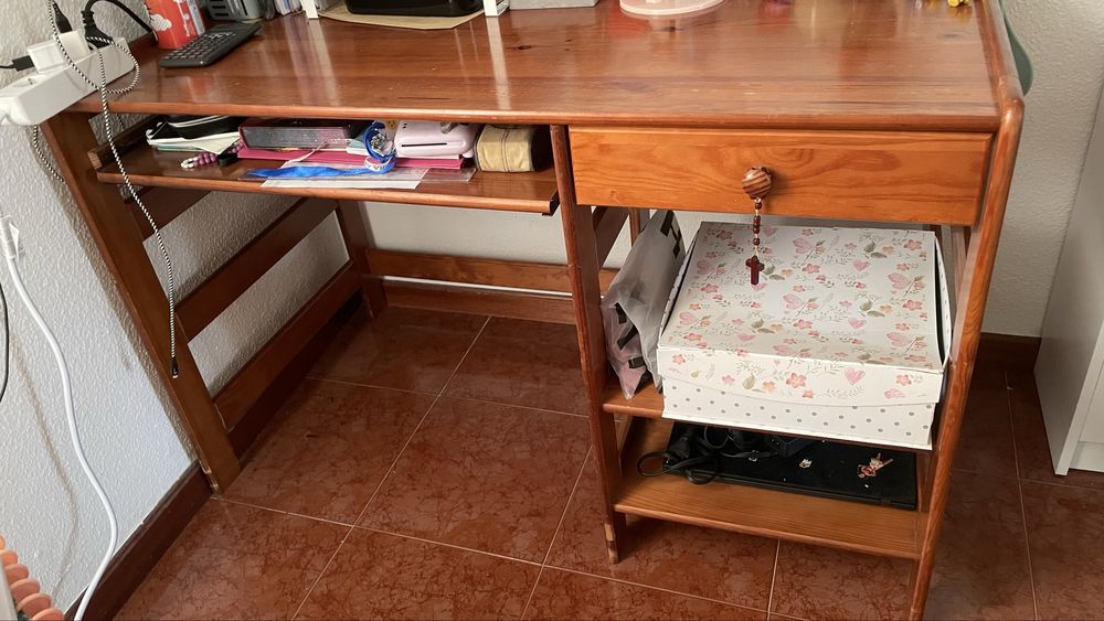 Secretaria em madeira