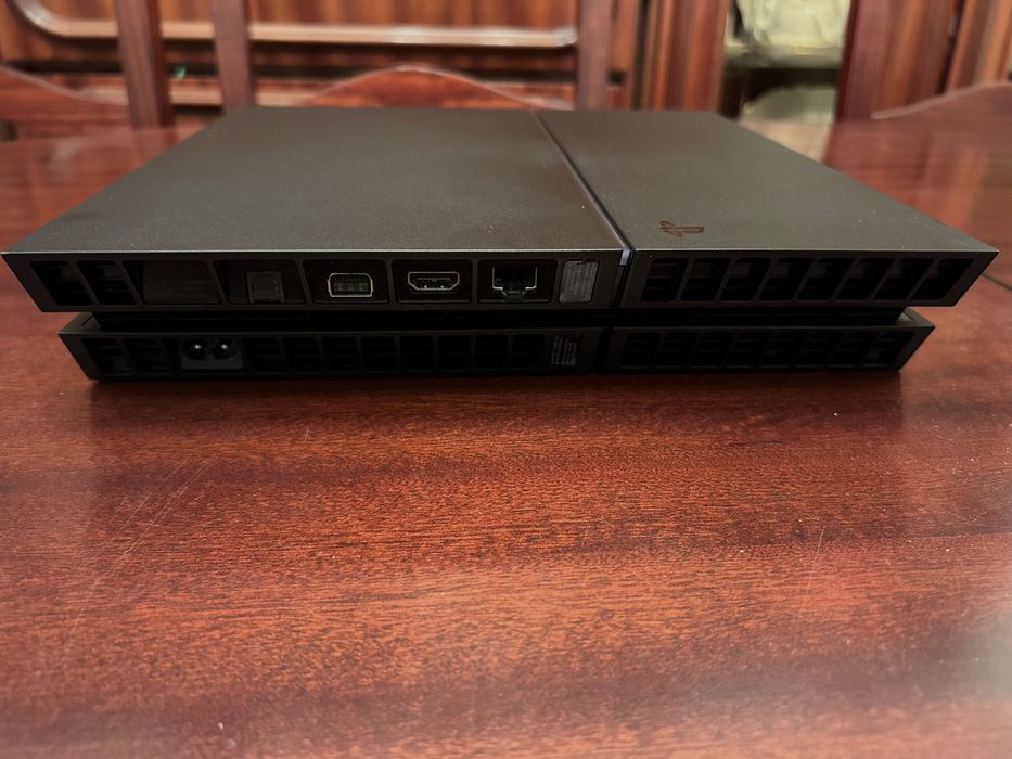 PS4 FAT 1TB praticamente NOVA