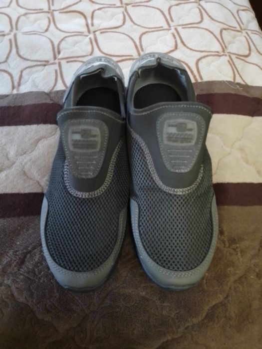 Одяг для охорони та військових.