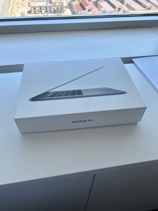 MacBook Pro 15 com Touch Bar