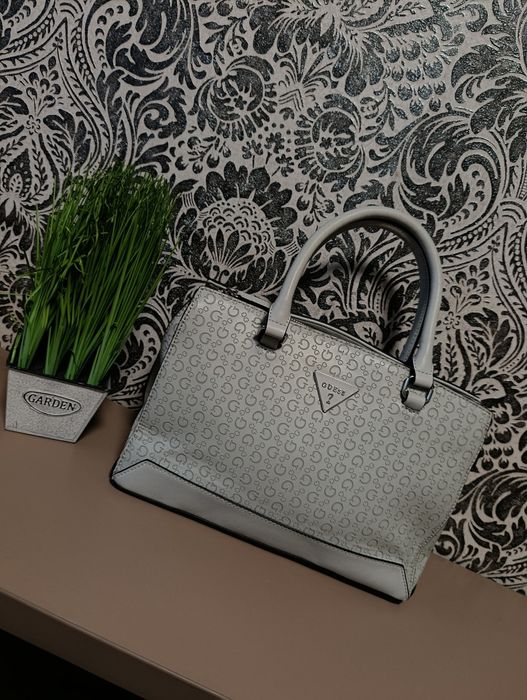 Нова сумка від Guess