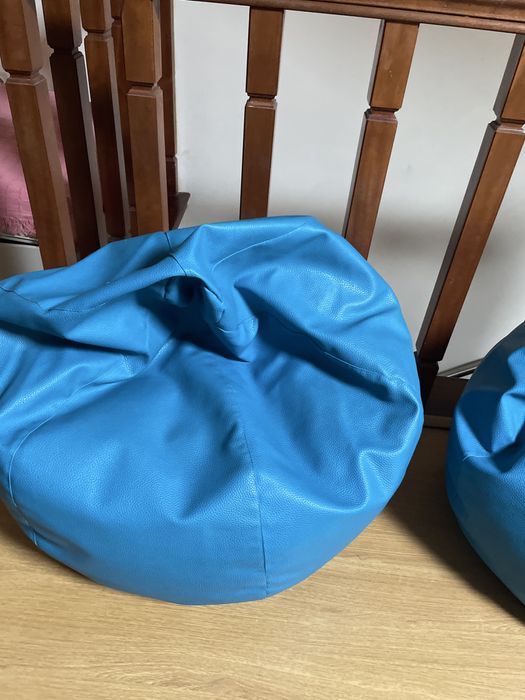 Poufs  azuis, em sintetico raramente usados