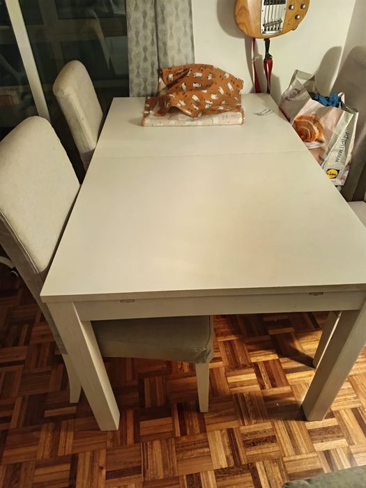 Mesa jantar IKEA extensível e 4 cadeiras