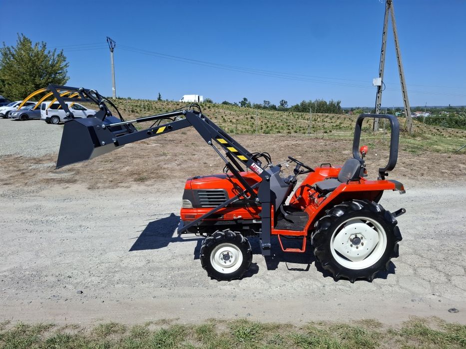 Traktorek japoński 4x4 Kubota GL 241 z ładowaczem łyżko krokodyl