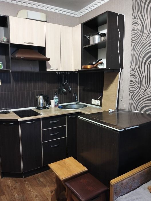 Здам кімнату 12 метрів у гуртожитку Айвенго.