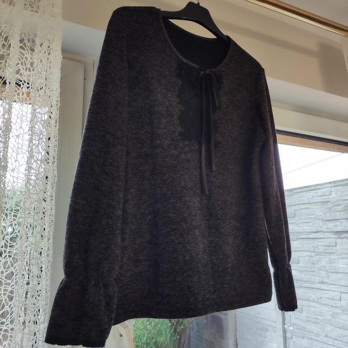 Śliczny sweterek szary z koronką bluzka M/L