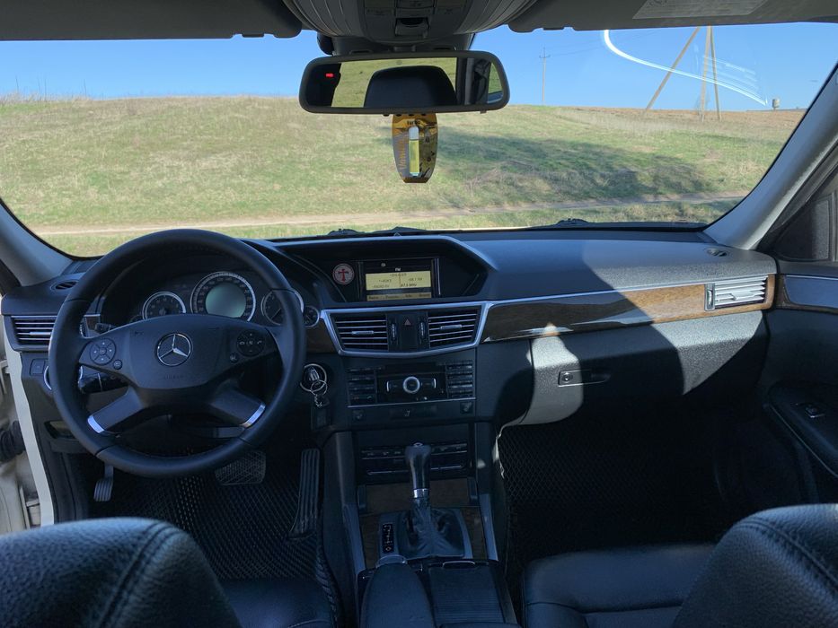 Mercedes-Benz E200 W212