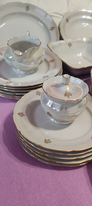 Продам сервиз столовый