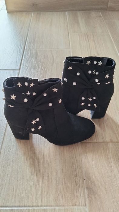 Vendo botas pretas tamanho 37